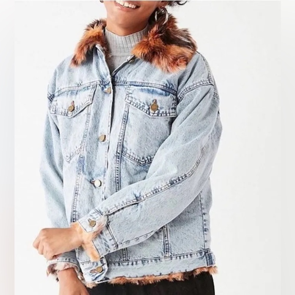 BDG Urban Outfitters Faux Fur Lined Denim Trucker Jacket Women’s Size XS… - Picture 3 of 12